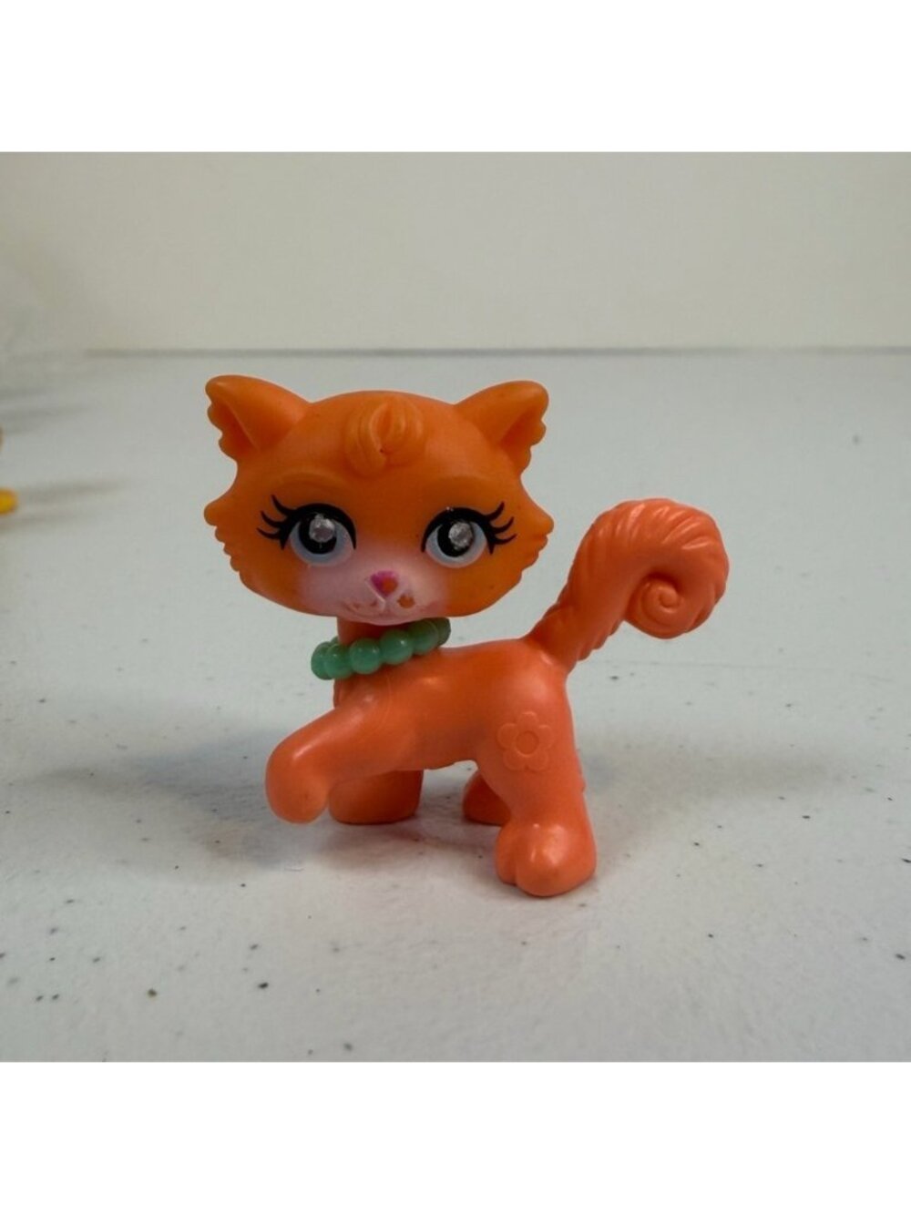POLLY POCKET SPARKLIN' PETS MATTEL CAT BEIGE EYES BLUE CAT NECKLACE toy